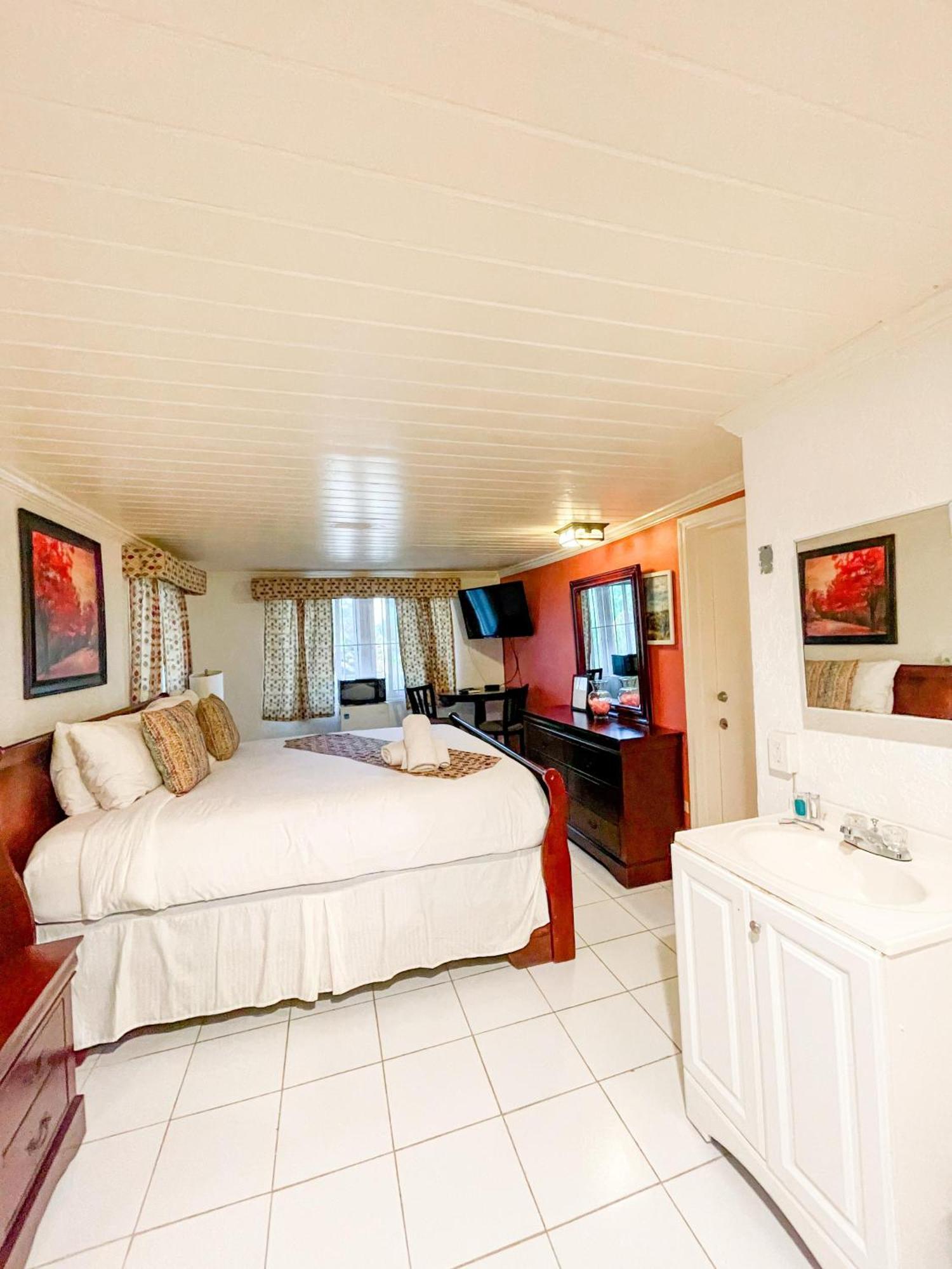 Bed and Breakfast Golden Palms House Nassau Exteriér fotografie