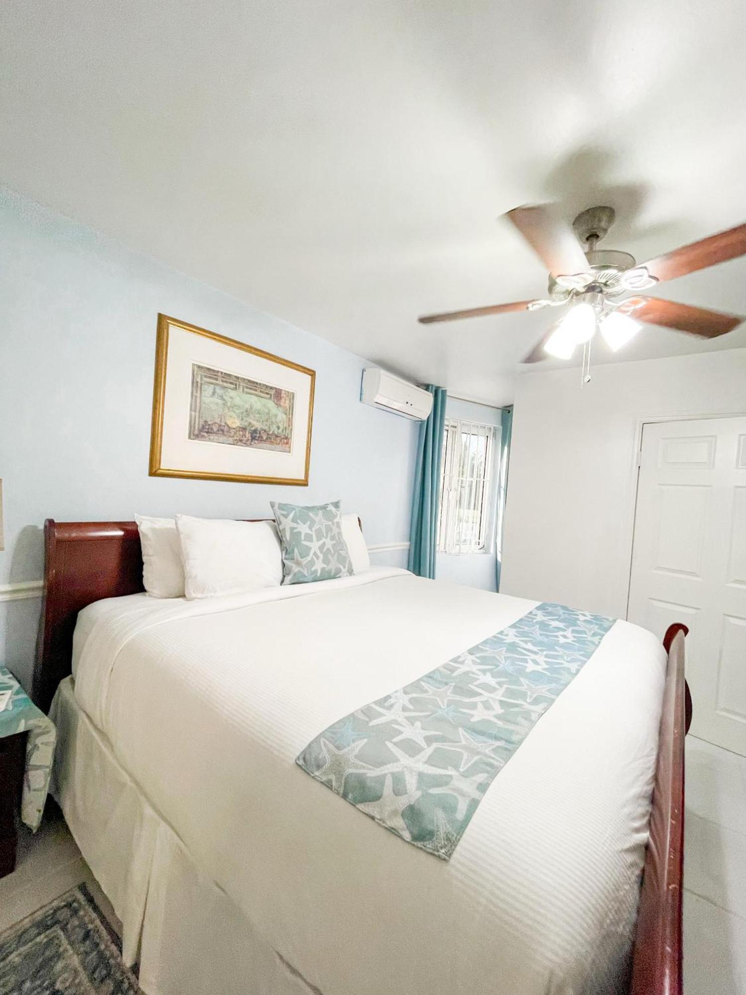 Bed and Breakfast Golden Palms House Nassau Exteriér fotografie