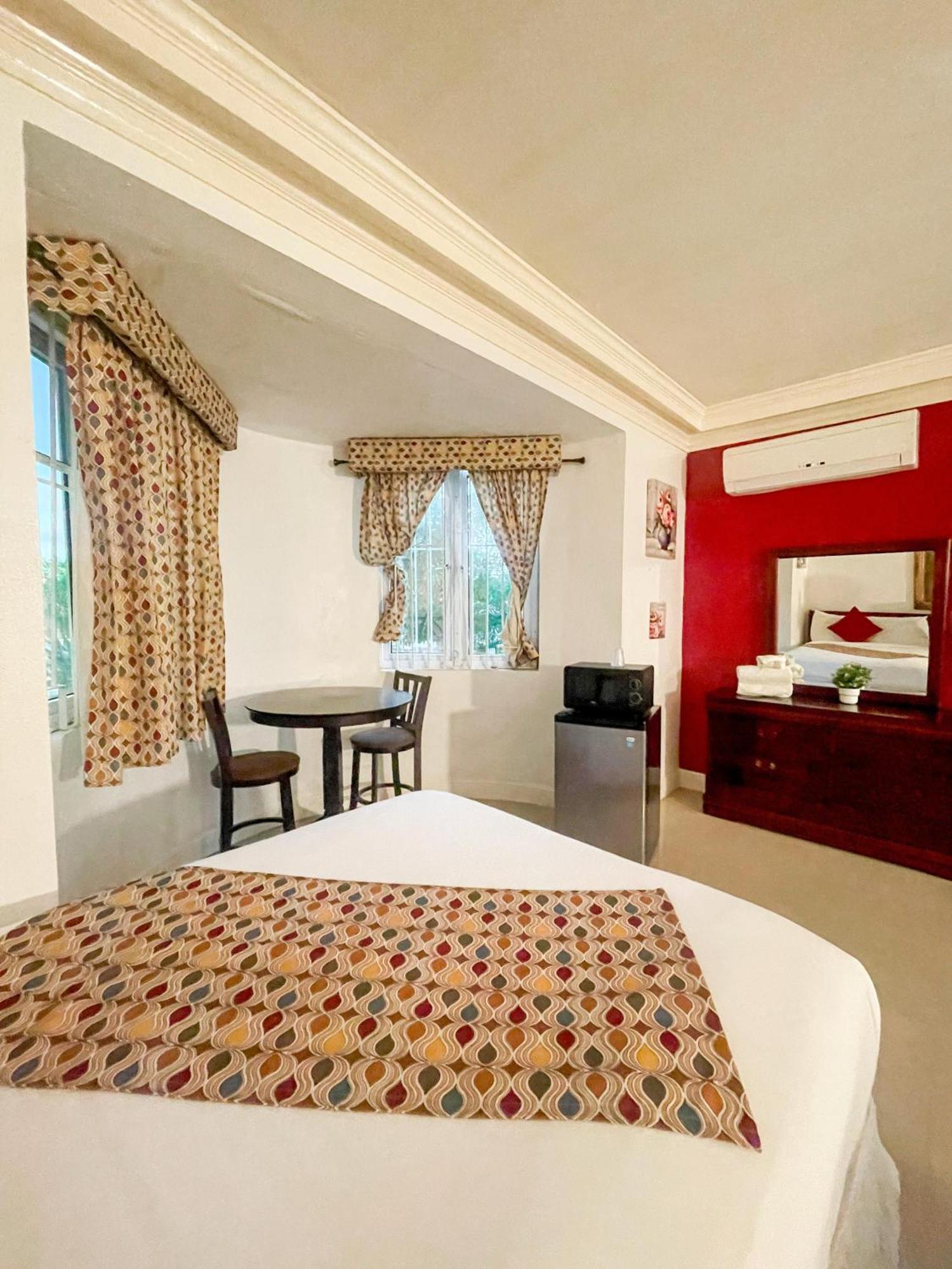 Bed and Breakfast Golden Palms House Nassau Exteriér fotografie
